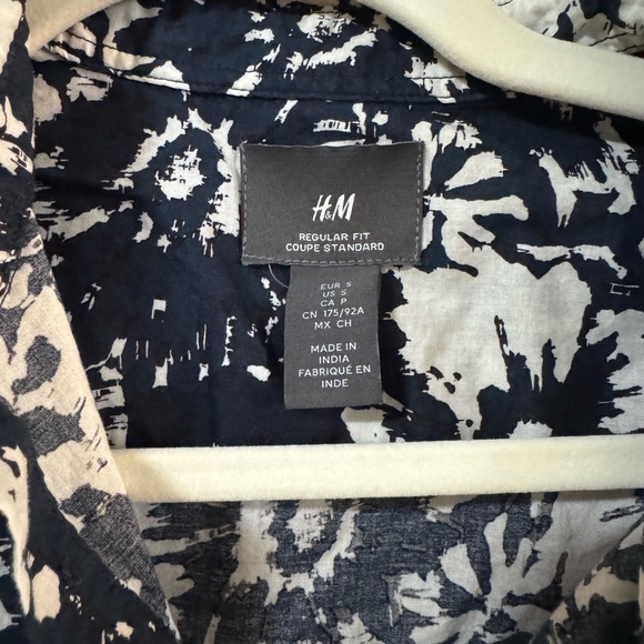 H&M Men's Casual Blue and White Button Down Shirt Size Small - Picture 4 of 5